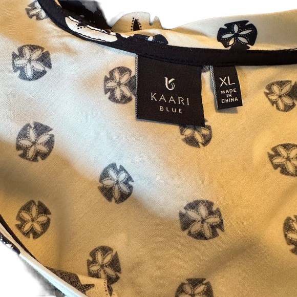 Karri Blue XL tank type top in navy and white w seashell design. V neck w tie - Picture 6 of 7